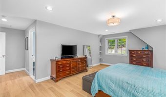 17 Will Croft St, Cumberland, RI 02864