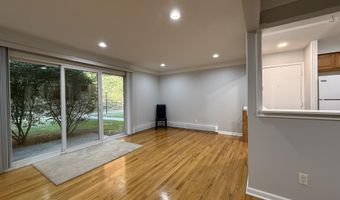 1253 Island Dr 102, Ann Arbor, MI 48105