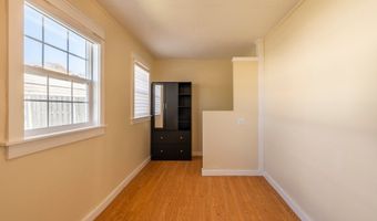 520 5TH St, Bandon, OR 97411