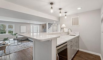 8217 CINDY Ln, Bethesda, MD 20817