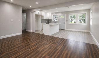 9 Emerald Ln S, Amityville, NY 11701
