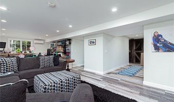 371 Glen Hill Dr, North Kingstown, RI 02874