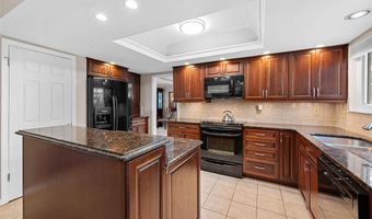 551 Lering Ct, Ballwin, MO 63011