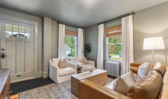 15 Berwick Pl, East Providence, RI 02916