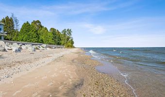 E7379 WASHINGTON Road, Algoma, WI 54201