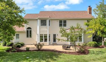 821 Heatherhaven Dr, Ballwin, MO 63011