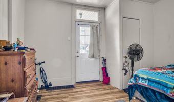 2 E MAIN St, Carlisle, PA 17015