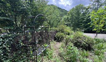 435 Simms Fork Rd, Arjay, KY 40902
