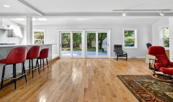 3 N Chestnut Hill Rd, Albany, NY 12211