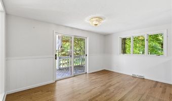 32 Briarwood Rd, Lincoln, RI 02865