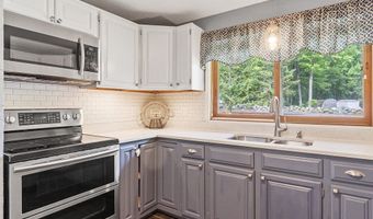 941 Doe Valley Rd, Athol, MA 01331