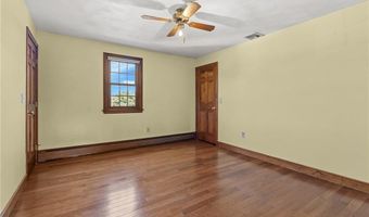4 Karen Ln, Bristol, RI 02809