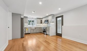 14 Redwood St, Bergenfield, NJ 07621