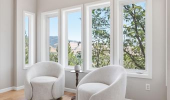 215 Piedmont Dr, Ashland, OR 97520