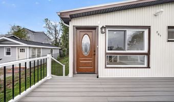 207 Hillcrest Rd, Bridgeport, CT 06606
