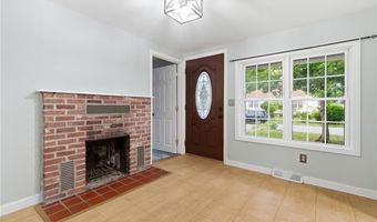 38 Franklin St, East Providence, RI 02915