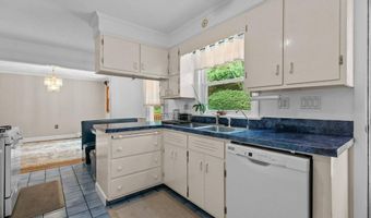 6 Wabasso Ter, Middletown, RI 02842