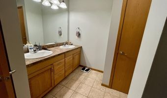 1726 Arthurs Ct, Aberdeen, SD 57401