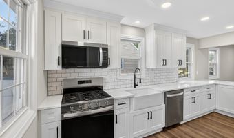 305 W 4TH Ave, Barrington, NJ 08007