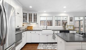 4 Intrepid Ln, Jamestown, RI 02835