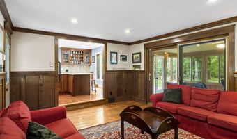 17 Schuyler Hills Rd, Albany, NY 12211