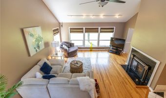 7 Hummingbird Ln, Amherst, NY 14228