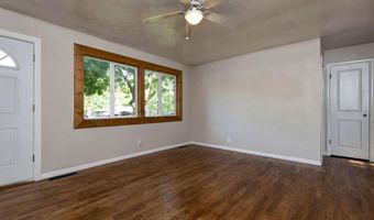 308 S Rinker Ave, Aurora, MO 65605