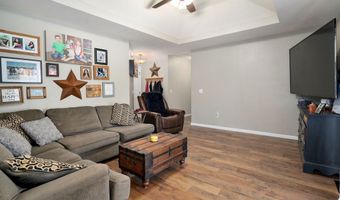 1813 Edgewood Dr, Aurora, MO 65605