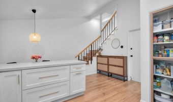 5465 Newcastle Ave 6, Encino, CA 91316