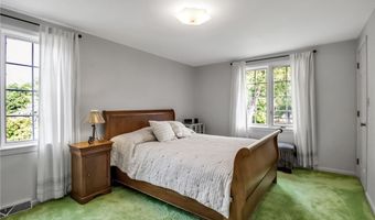 150 Brandywine Dr, Amherst, NY 14221