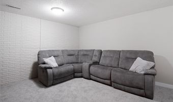 983 10th Ave NW, Altoona, IA 50009