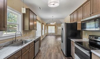 13 Douglas St, Athens, TN 37303