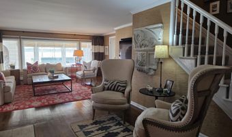 206 Edgewater Dr, Algonac, MI 48001