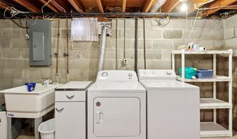 712 Rapids St, Adel, IA 50003