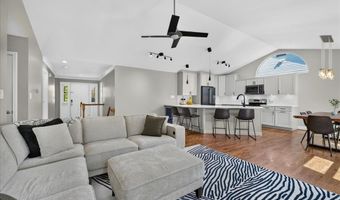 918 Claybend Dr, Ballwin, MO 63011