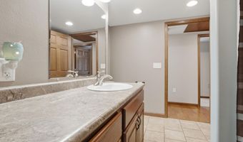 1211 N State St, Aberdeen, SD 57401