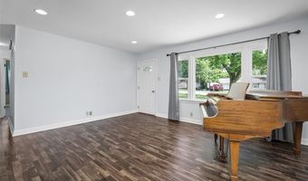 243 Dennison Dr, Ballwin, MO 63021