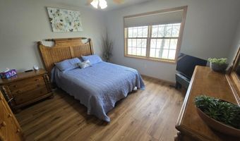 511 Clearwater Cir, Beatrice, NE 68310