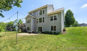 10 Fox Point Ct, Ada, MI 49301
