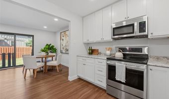 2373 Hiddengarden Ct, Ballwin, MO 63021