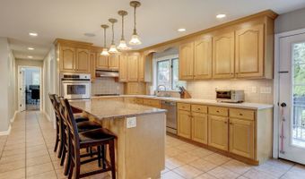 163 Windy Knoll Dr, Berlin, CT 06037