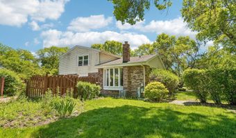 3051 N Huntington Dr, Arlington Heights, IL 60004