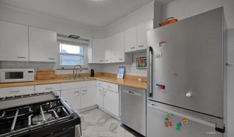 5 Lamar Dr, Athens, OH 45701