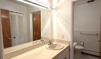 1209 Island Dr 104, Ann Arbor, MI 48105