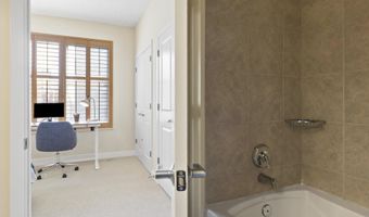 820 N POLLARD St 511, Arlington, VA 22203