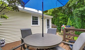 40 Cedar Rd, Clinton, CT 06413