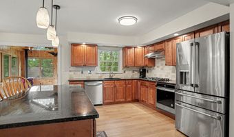 7 Wheeler Dr, Danbury, CT 06811