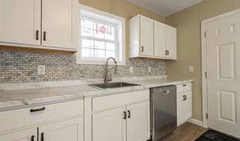 27 Drummond St, Auburn, ME 04210