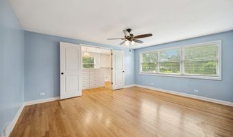 2425 N Drury Ln, Arlington Heights, IL 60004