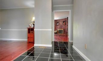 874 Hollyridge Dr, Ballwin, MO 63011
